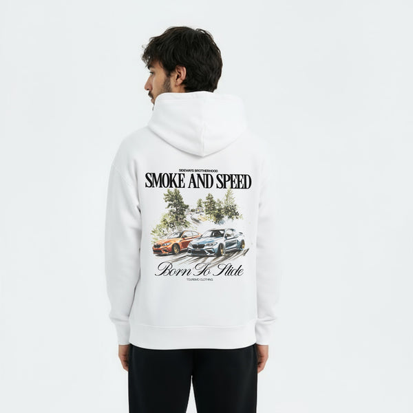 Hoodie BMW M2 Smoke and Speed blanc vu de dos – visuel de la M2 en drift sous le lettrage Smoke and Speed