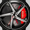 Primer plano de la llanta y de la pinza grabada ferrari, reloj Ferrari 488