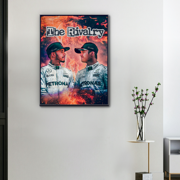 Toile F1 Lewis Hamilton et Nico Rosberg The Rivalry, accrochée au mur, ambiance rouge et bleue, duel intense de F1 moderne