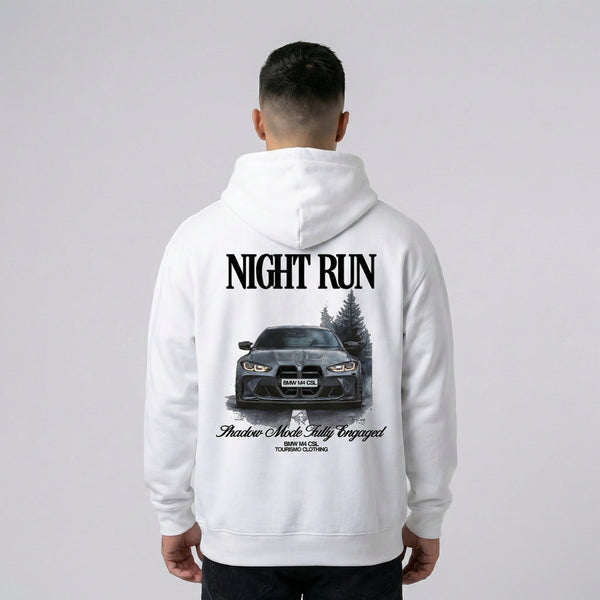 Sweat à capuche BMW M4 Night Run blanc vue de dos avec grand imprimé Night Run