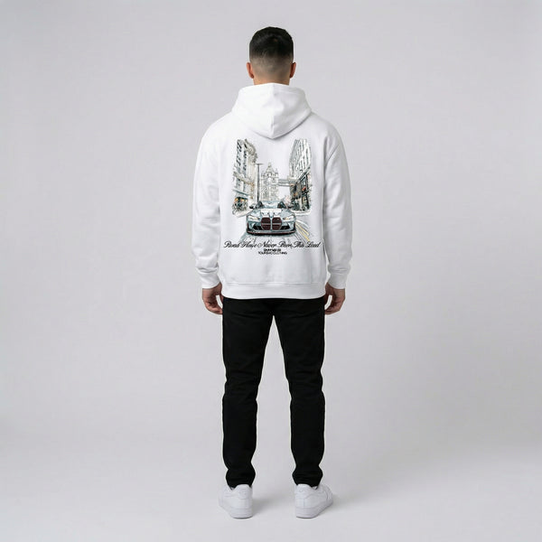 Hoodie BMW M3 G80 blanc porté, vue de dos en entier, imprimé arrière visible