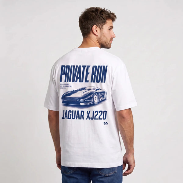 T-shirt Jaguar XJ220 blanc porté de dos en plan large avec print Private Run