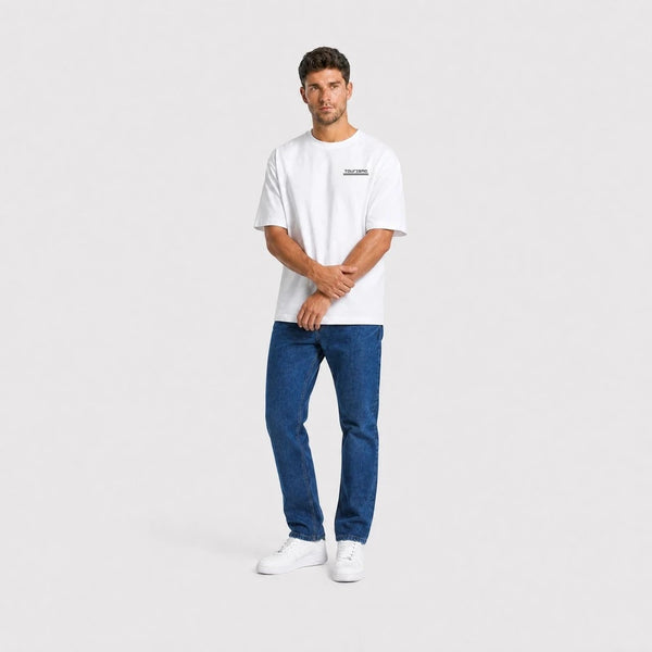 T-shirt Volkswagen Beetle Baja Bug Desert Misfit blanc vu de face en plan large avec logo Tourismo