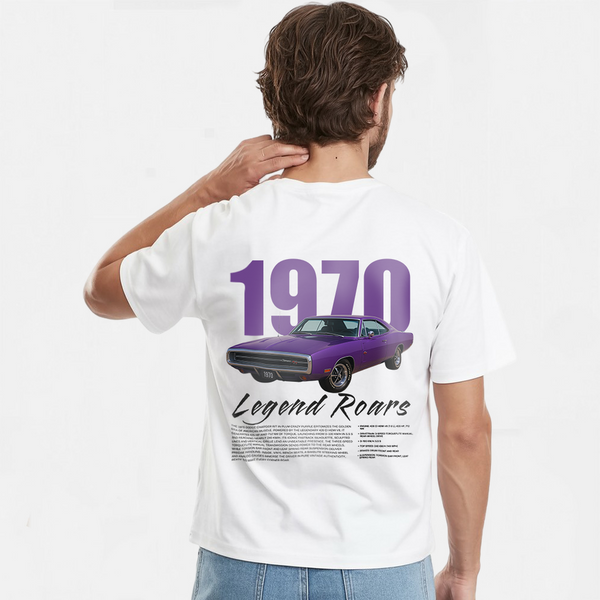 T-shirt blanc avec visuel Dodge Charger R/T 1970 violet, mannequin vu de dos