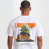 T-shirt blanc Lando Norris Signature Edition, gros plan sur le design avec casque vert et monoplace McLaren