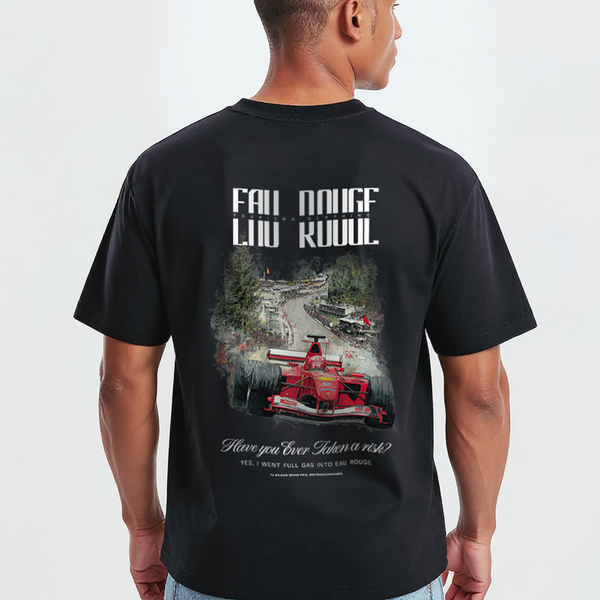 T-shirt noir Spa Grand Prix, gros plan sur le design Eau Rouge avec monoplace rouge sur le circuit