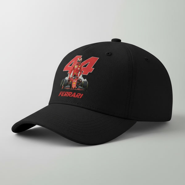 Vue latérale de la casquette Lewis Hamilton – design rouge racing Ferrari
