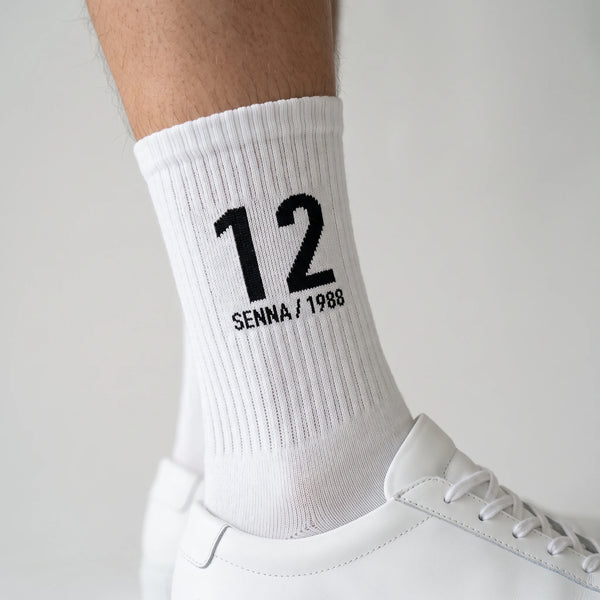 Calcetines Ayrton Senna 12, temporada 1988 blanco, primer plano del motivo tejido