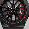 Primer plano de la llanta y de la pinza grabada McLaren, reloj McLaren 720