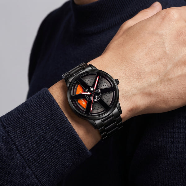Reloj Nissan GT-R puesto en la muñeca