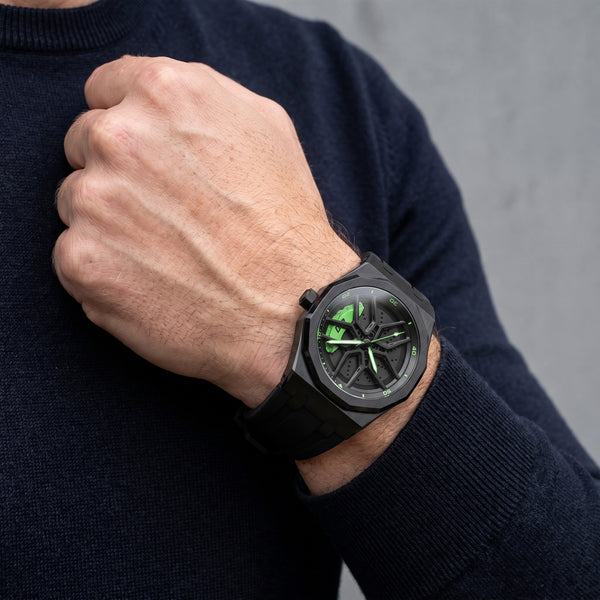 Reloj Audi R8 en la muñeca