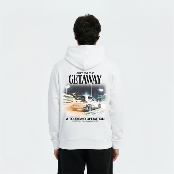 Sweat à capuche Golf 7R Getaway blanc vu de dos – visuel cinématique urbain, design Tourismo Clothing