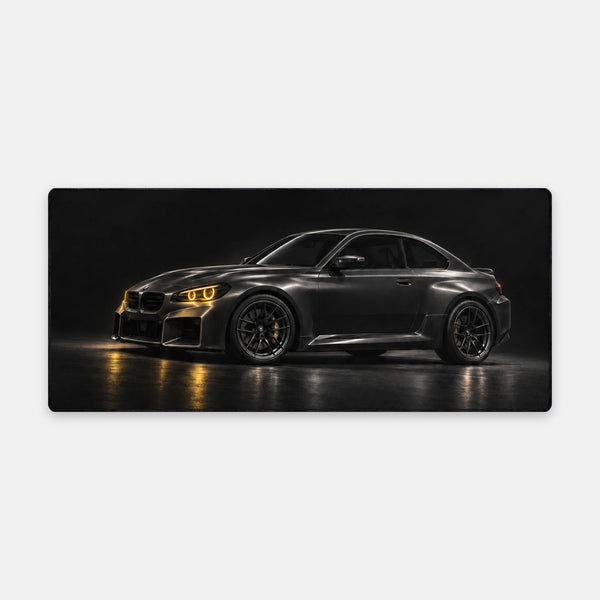 Alfombrilla de ratón BMW M2 negro faros amarillos, vista de la alfombrilla en plano