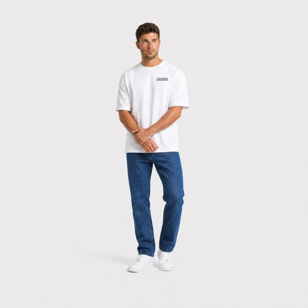 T-shirt Bugatti Chiron Super Sport blanc vu de face en plan large avec logo Tourismo