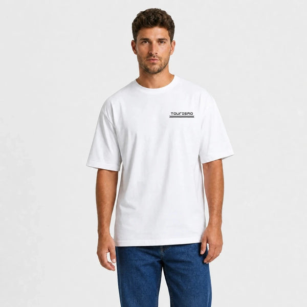 T-shirt Fiat 131 Abarth blanc vu de face en plan rapproché avec logo Tourismo