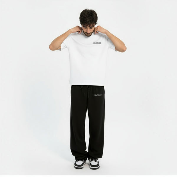 T-shirt BMW M2 noir – modèle ajustant le col, attitude racing sobre et statutaire