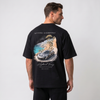 T-shirt noir oversize Riviera Overboost avec print dos McLaren P1 sur route côtière, Tourismo Clothing