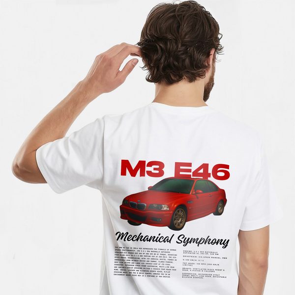 T-shirt blanc BMW M3 E46 avec illustration rouge dans le dos, porté par mannequin