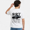 T-shirt blanc Dodge Challenger SRT avec visuel noir, vu de dos sur mannequin
