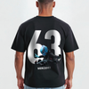 T-shirt noir George Russell, gros plan sur le numéro 63 et la composition graphique avec casque et monoplace Mercedes