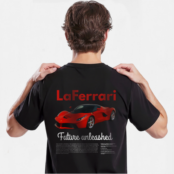 T-shirt noir LaFerrari avec voiture rouge et texte Italian Outlawed, mannequin de dos